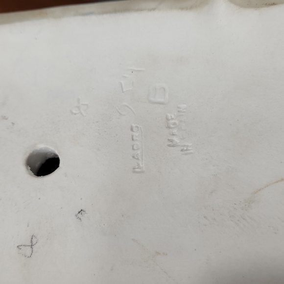 Lladro Dogs in Basket Porcelain Figurine - Picture 5 of 7